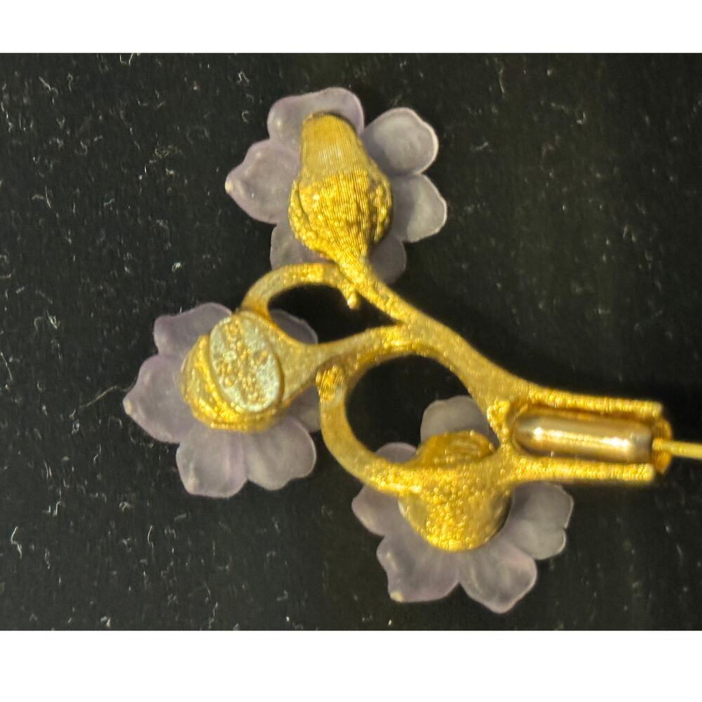 Vintage‎ Givenchy Paris NY Purple Lucite Floral Gold toned Stick Brooch signed - Picture 5 of 7